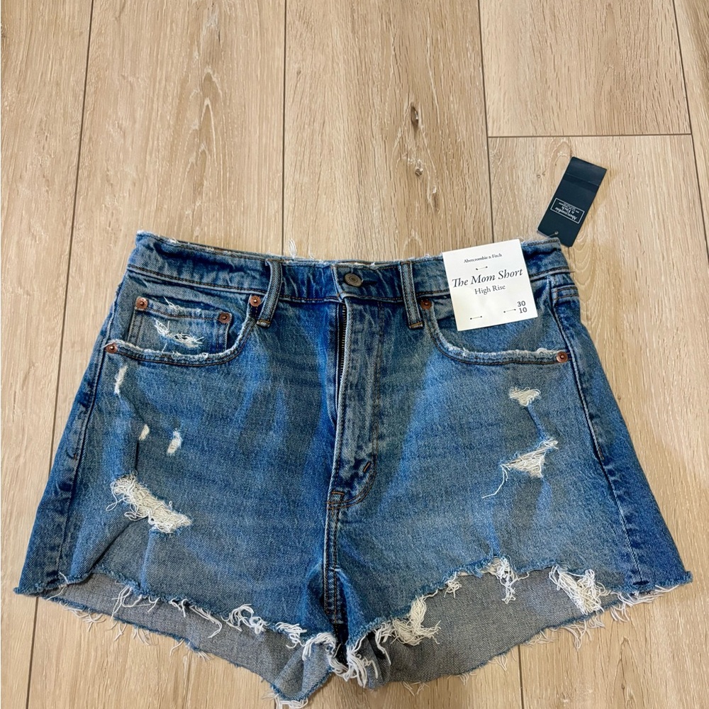 Abercrombie & Fitch High Rise The Mom Short